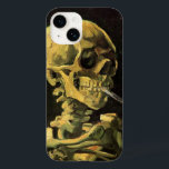 Cigarette van Vincent van Gogh Case-Mate iPhone 14 Hoesje<br><div class="desc">De schedel met Burning Cigarette van Vincent van Gogh is een fijne kunstpost van impressionisme, die nog steeds het leven schildert. Een portret van het roken van het menselijk skelet. Geweldig afbeelding voor antirookproducten. Roken doodt elk jaar 1.000 mensen, helpt iemand om vandaag met roken te stoppen. Geweldig afbeelding voor...</div>