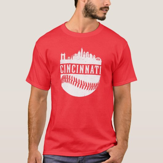 Cincinnati Baseball Skyline Retro Red Gift T-shirt (Voorkant)
