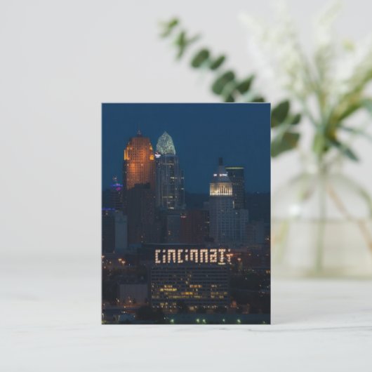 CINCINNATI. Briefkaarten MET LICHTE OHIO SKYLINE (Staand voorkant)