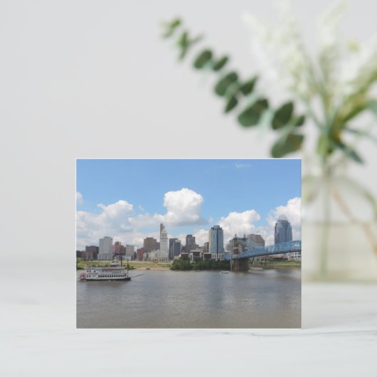 Cincinnati, Ohio skyline met de Ohio-rivier Briefkaart (Staand voorkant)