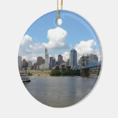 Cincinnati, Ohio skyline met de Ohio-rivier Keramisch Ornament (Links)