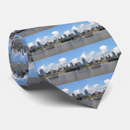 Cincinnati, Ohio skyline met de Ohio-rivier Stropdas (Opgerold)