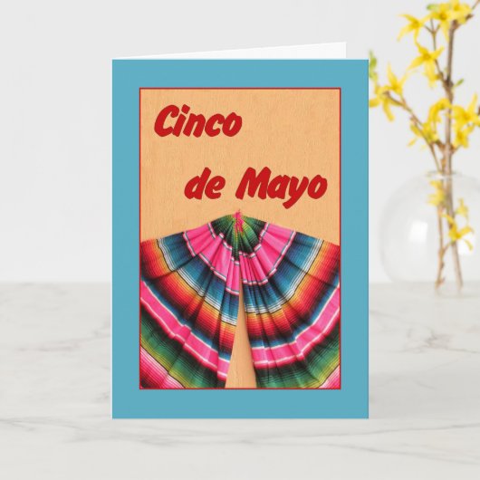 Cinco de Mayo Kaart met Mexicaanse shwl (Gele Bloem)