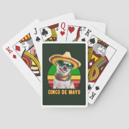 Cinco de Mayo sombrero Chihuahua met zonnebrillen Pokerkaarten