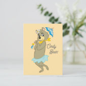 Cindy Beer Holding Parasol Briefkaart (Staand voorkant)