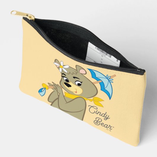 Cindy Beer Holding Parasol Etui (Open)