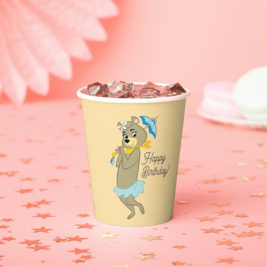 Cindy Beer Holding Parasol Papieren Bekers (Insitu)