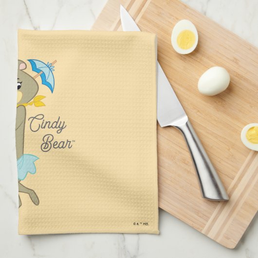 Cindy Beer Holding Parasol Theedoek (Quarter Fold)