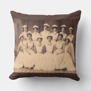 circa 1914 afgestudeerden verpleegstersschool kussen