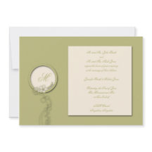 Circle Monogram Green en Creme Wedding Invitation