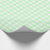 Circle Spots - Ghost Green op White Cadeaupapier (Hoek)