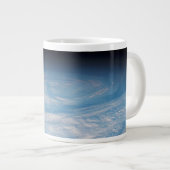 Circulaire wolkvorming boven de Stille Zuidzee. Grote Koffiekop (Voorkant rechts)