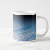 Circulaire wolkvorming boven de Stille Zuidzee. Grote Koffiekop (Rechts)