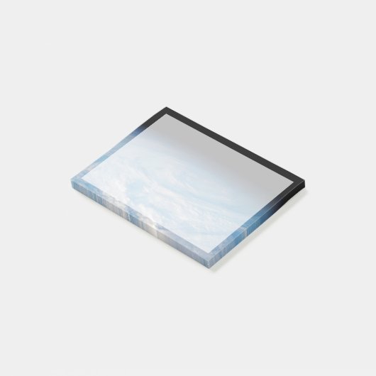 Circulaire wolkvorming boven de Stille Zuidzee. Post-it® Notes (Schuin)