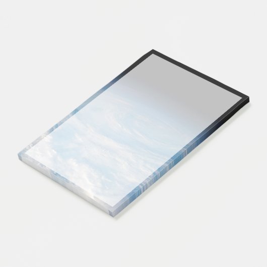 Circulaire wolkvorming boven de Stille Zuidzee. Post-it® Notes (Schuin)