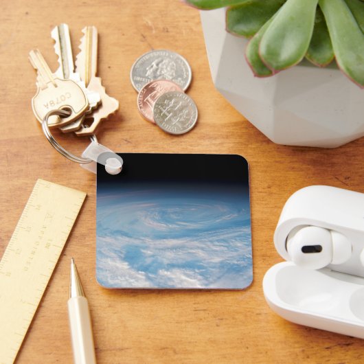 Circulaire wolkvorming boven de Stille Zuidzee. Sleutelhanger (Bureau)