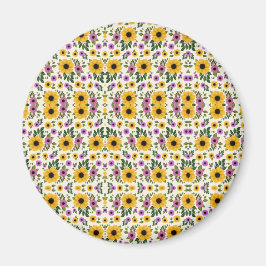 Circular floral button with vibrant yellow magneet