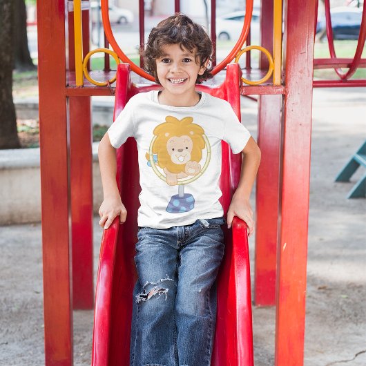 Circus Lion springt door een hoop T-shirt
