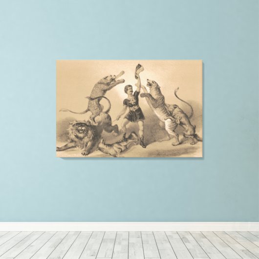 Circus performer staande tussen gemene dieren canvas afdruk (Insitu (Houten vloer))