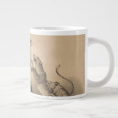 Circus performer staande tussen gemene dieren grote koffiekop (Rechts)