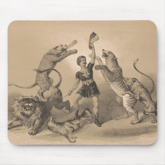 Circus performer staande tussen gemene dieren muismat (Voorkant)