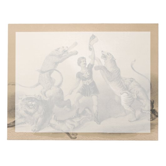 Circus performer staande tussen gemene dieren notitieblok (Voorkant)