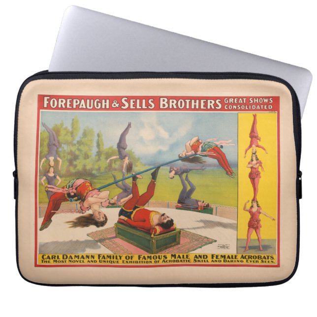 Circus Poster met acrobatische acts, circa 1899. Laptop Sleeve (Voorkant)