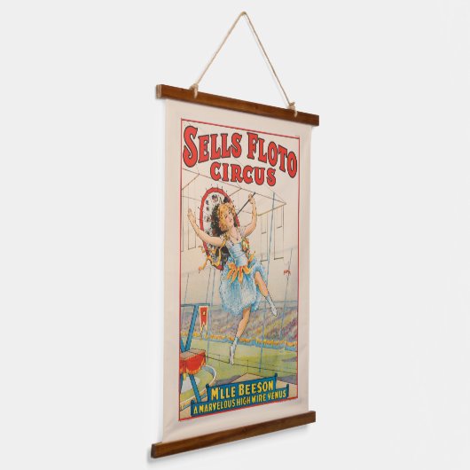 Circus Poster van Tight-Rope Walker met een Paraso Hangend Wandkleed (Gebogen)