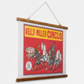 Circus Poster van twee Mannen in wagenrennen Hangend Wandkleed (Gebogen)