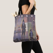 Circus Sideshow van Georges Seurat,  kunst Tote Bag (Dichtbij)