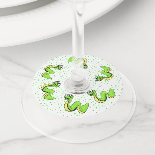 Cirkel van Neon Green Smiling Snakes op Polka Dots Wijnglaslabel (Dichtbij)