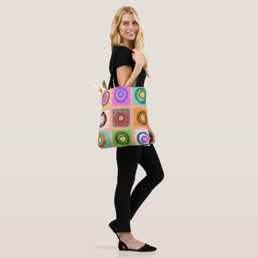 cirkelpatroon tote bag (Op model)