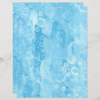 Cirkels en bollen op lichtblauwe papieren vellen