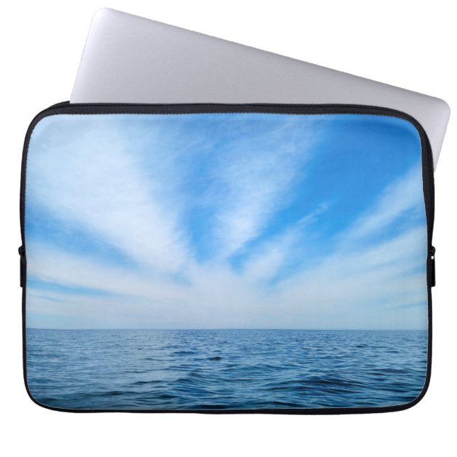 Cirrus wolken boven water laptop sleeve (Voorkant)