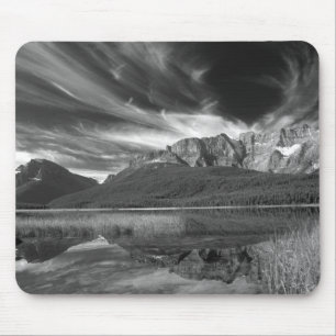 Cirruswolken boven Waterfowl Lake, Banff Muismat