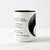 Citaat op duisternis van de Tao de Ching Tweekleurige Koffiemok (Center)