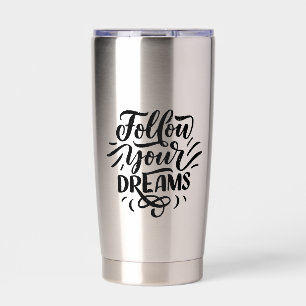 Citaat positieve script typografie tekst waterfles geïsoleerde drinkbeker