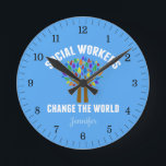 Citaat sociaal werk ronde klok<br><div class="desc">Social Workers Change the World inspirational quote gift on a cool wall clock for a social services waiting room or office. In al die sociale motieven is het quote written around a beautiful tree of rainbow leaves.</div>