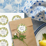 Citroenboomgaard Citrusvruchten en bloesemkrans Ronde Sticker<br><div class="desc">Lemon Grove bruiloft stickers met de bruid en bruidegom namen te gebruiken als envelop afdichtingen, cupcake toppers, gunst stickers etc. Design beschikt over een krans van citroenen, groen en bloesembloemen. Perfect voor een citroen bruiloft thema, Italiaans geïnspireerde bruiloft, rustieke mediterrane villa esthetische, blauwe en gele bruiloft kleuren of een buiten...</div>