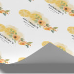 Citroenen en Bloemen Vrijgezellenfeest Cadeaupapier<br><div class="desc">Ze vond Main Squeeze Vrijgezellenfeest Wrapping Paper is gemaakt door szdesign. De ontwerpstructuur is gebaseerd op geweldige citroenplakken aan de grenzen om het gemeenschappelijke thema van het Vrijgezellenfeest te ontmoeten. Deze Vrijgezellenfeest favour bag sjabloon combineert twee verschillende lettertypen voor een dynamischer uiterlijk. In hoesje heeft u hulp nodig over het...</div>