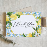 Citroenen en Bloesems Mediterrane bruiloft Bedankkaart<br><div class="desc">Stuur dank aan familie en vrienden voor het deel uitmaken van uw speciale dag met deze prachtige botanische bedankkaart. Het beschikt over aquarel illustraties van citroenen en citroenbloesems en een mediterraan patroon. Deze botanische bedankkaart is perfect voor zomerbruiloften en andere evenementen. Personaliseer door uw gegevens toe te voegen. Deze citroen...</div>