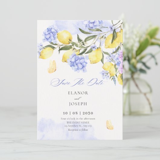 Citroenen paarse bloemenbruiloft save the date (Staand voorkant)