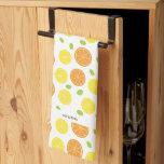 Citroenen Sinaasappels en druiven fruit gepersonal Theedoek<br><div class="desc">Gepersonaliseerde theedoek met een kleurrijke fruitpatroon achtergrond.</div>