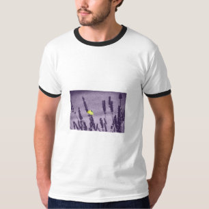 Citroenvlinder op een paars lavendelveld t-shirt