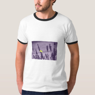 Citroenvlinder op een paars lavendelveld t-shirt