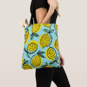 Citroenvruchten: zomermotief. tote bag (Dichtbij)