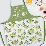 Citrus Lemons Queen of the Kitchen Name Schort<br><div class="desc">Omarm uw heerschappij in de keuken met onze gepersonaliseerde zomerchef-kok schort. Versierd met een fris citroenpatroon van citrusvruchten en moedig uitgeroepen tot 'Queen of the Kitchen', kan dit schort ook trots beren op jouw naam en het jaar. Het is niet alleen een schort, het is een verklaring van je culinaire...</div>