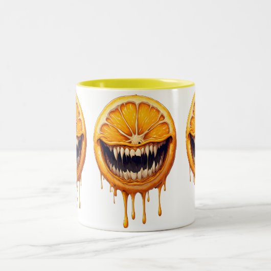 Citrus Nightmare Coffee Mug – Spooky Fruit Design Tweekleurige Koffiemok (Center)