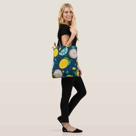Citrus Pattern Tote Bag (Op model)