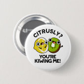 Citrusly, je geeft me schamel. ronde button 5,7 cm (Voorkant /achterkant)